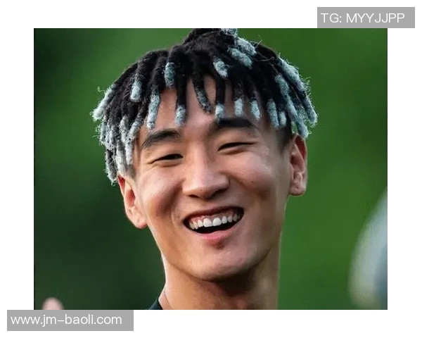 长发脏辫男足球星的魅力与个性解析他如何通过发型展现独特风格